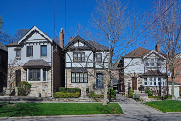 A single-detached house in Canada can provide more space and privacy for families. 